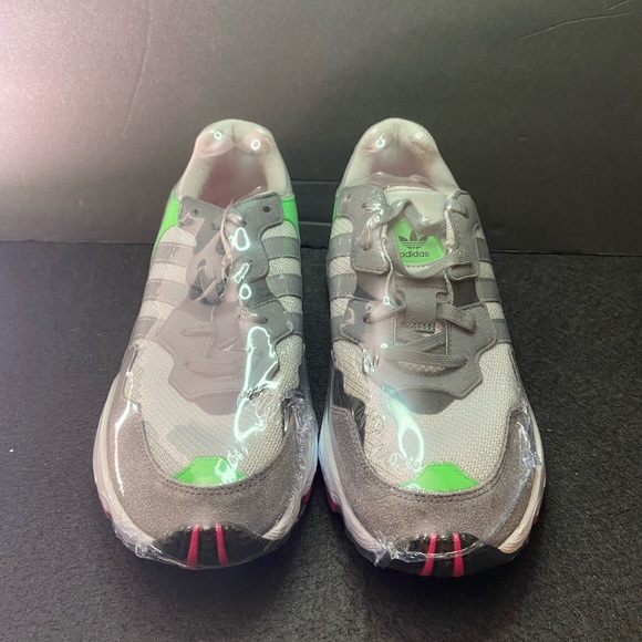 Yung '96 - Picture 2 of 5